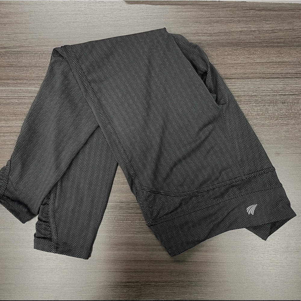 New no tags Free2B By Free Country Leggings M Herringbone Grey / Black Print